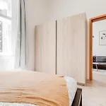 Romantic Apartment By The Park - Uaka7
