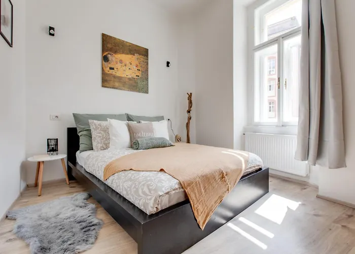 Romantic Apartment By The Park - Uaka7
