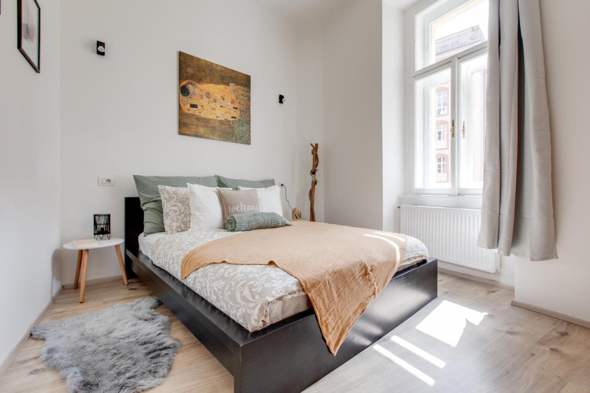 Apartment Romantic By The Park - Uaka7