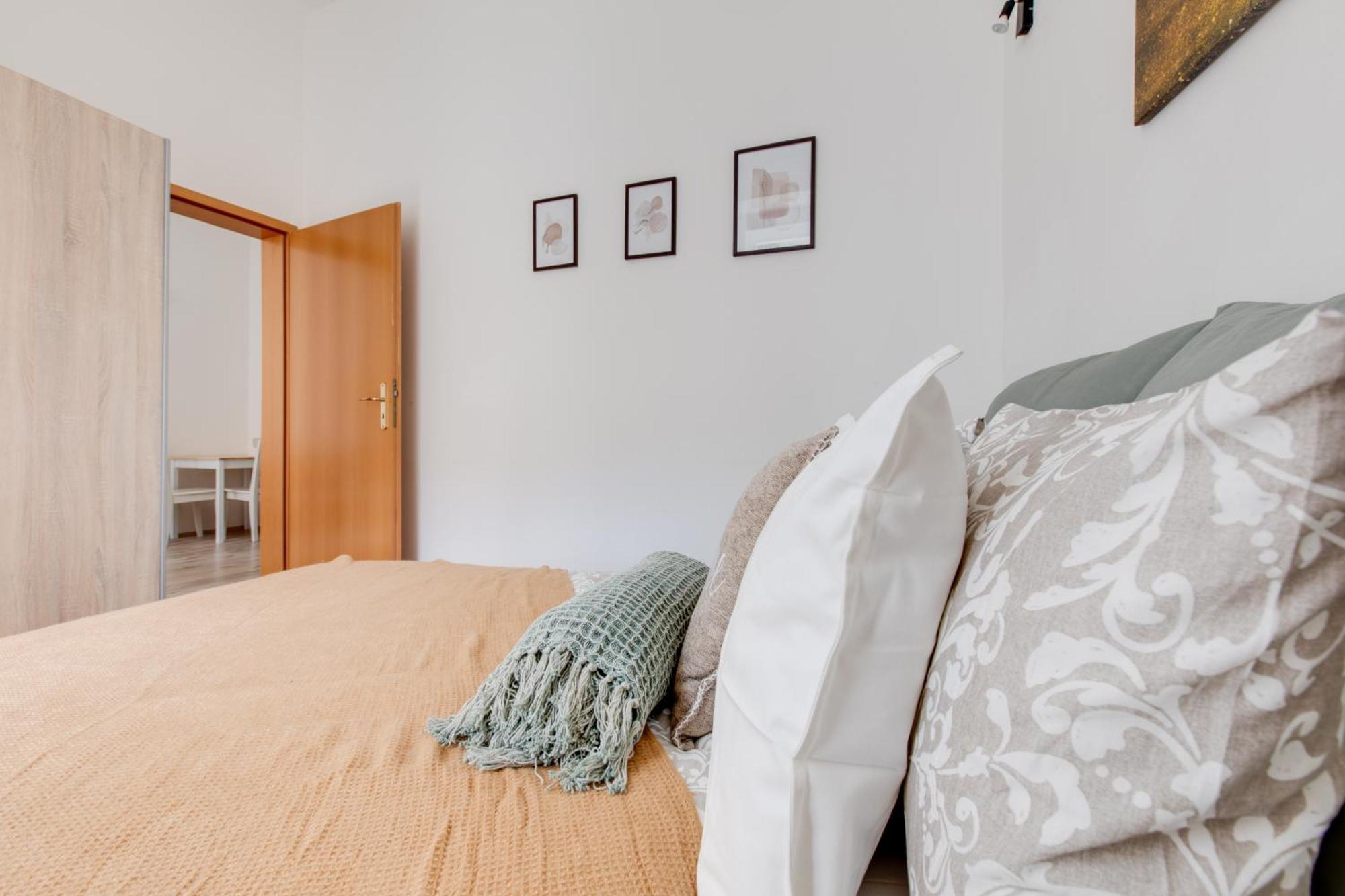 Apartment Romantic By The Park - Uaka7 Prague