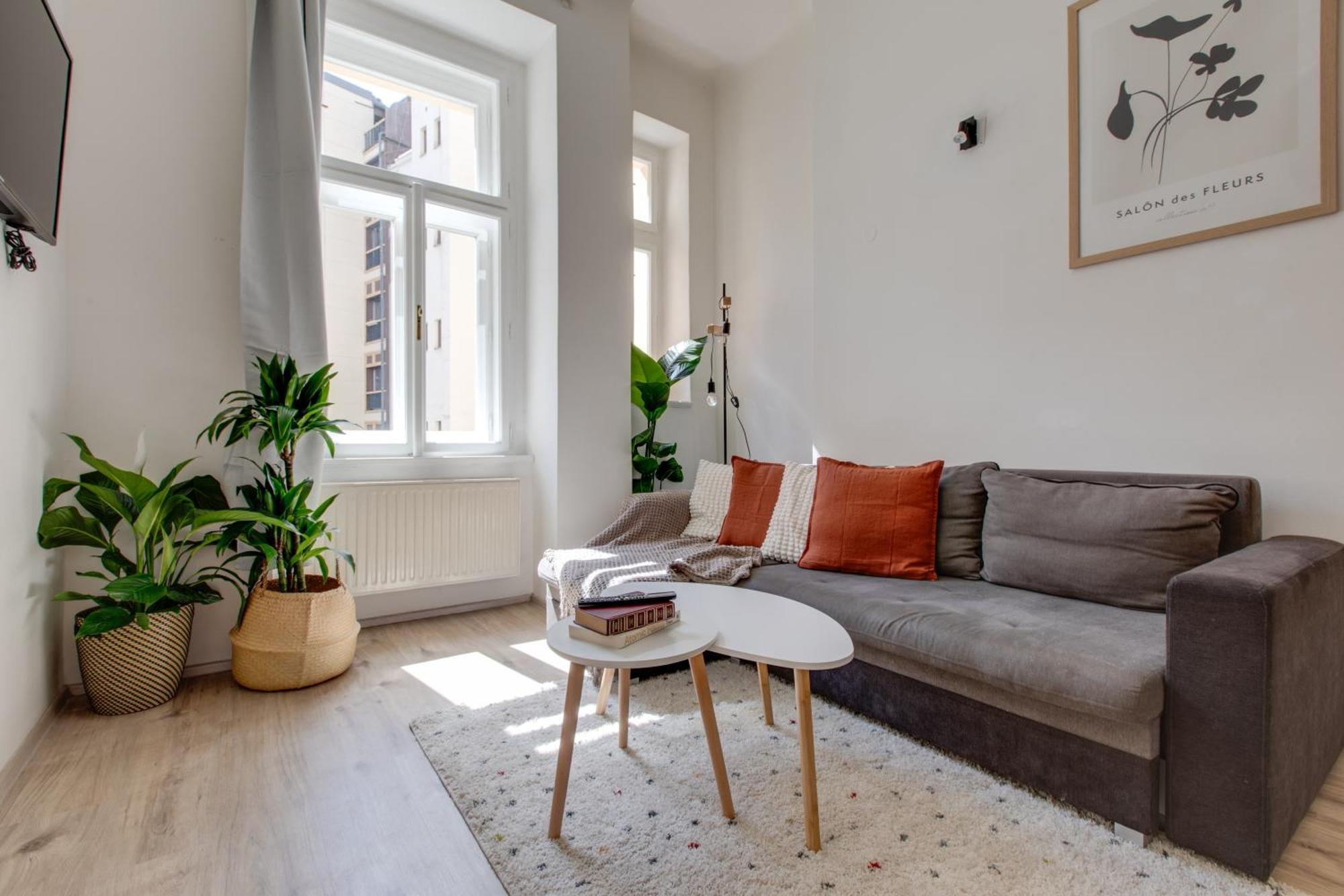 Romantic By The Park - Uaka7 * Prague